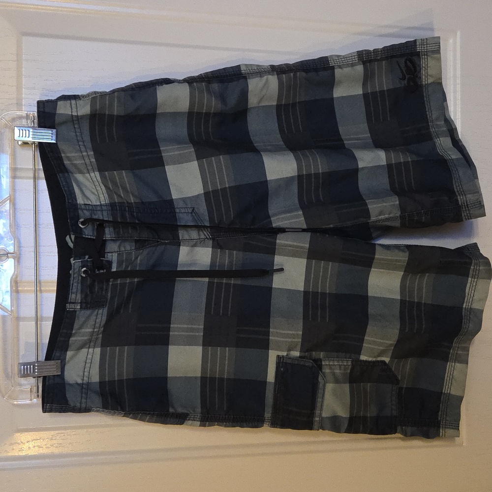 Nike Black and Gray Plaid Board/Swim Shorts Size Medium